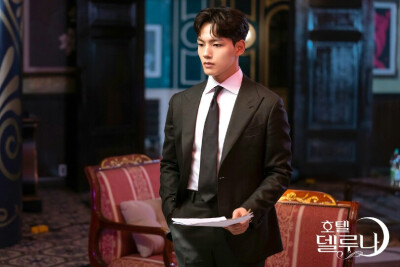 吕珍九（饰具灿星）