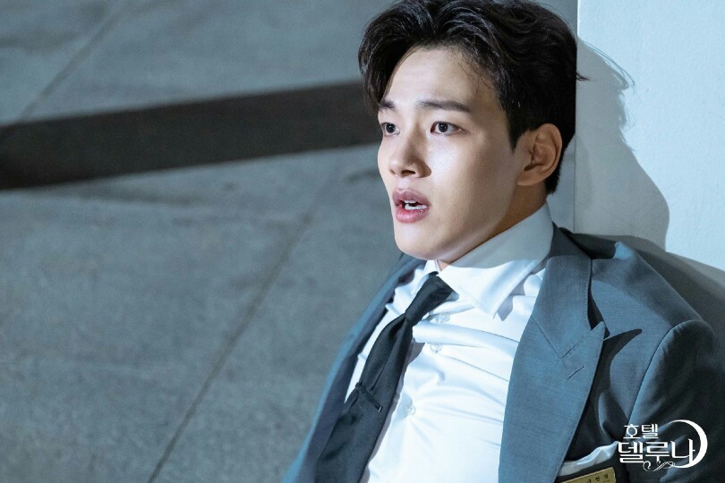 吕珍九（饰具灿星）