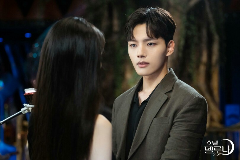 吕珍九（饰具灿星）