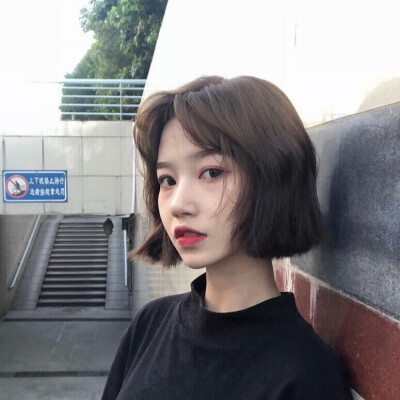 短发女生头像