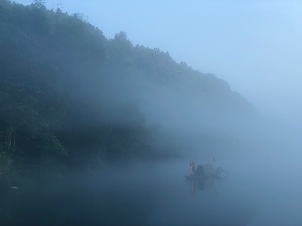 地点：郴州·东江湖
拍摄：iPhone x
by Lennie Lam
