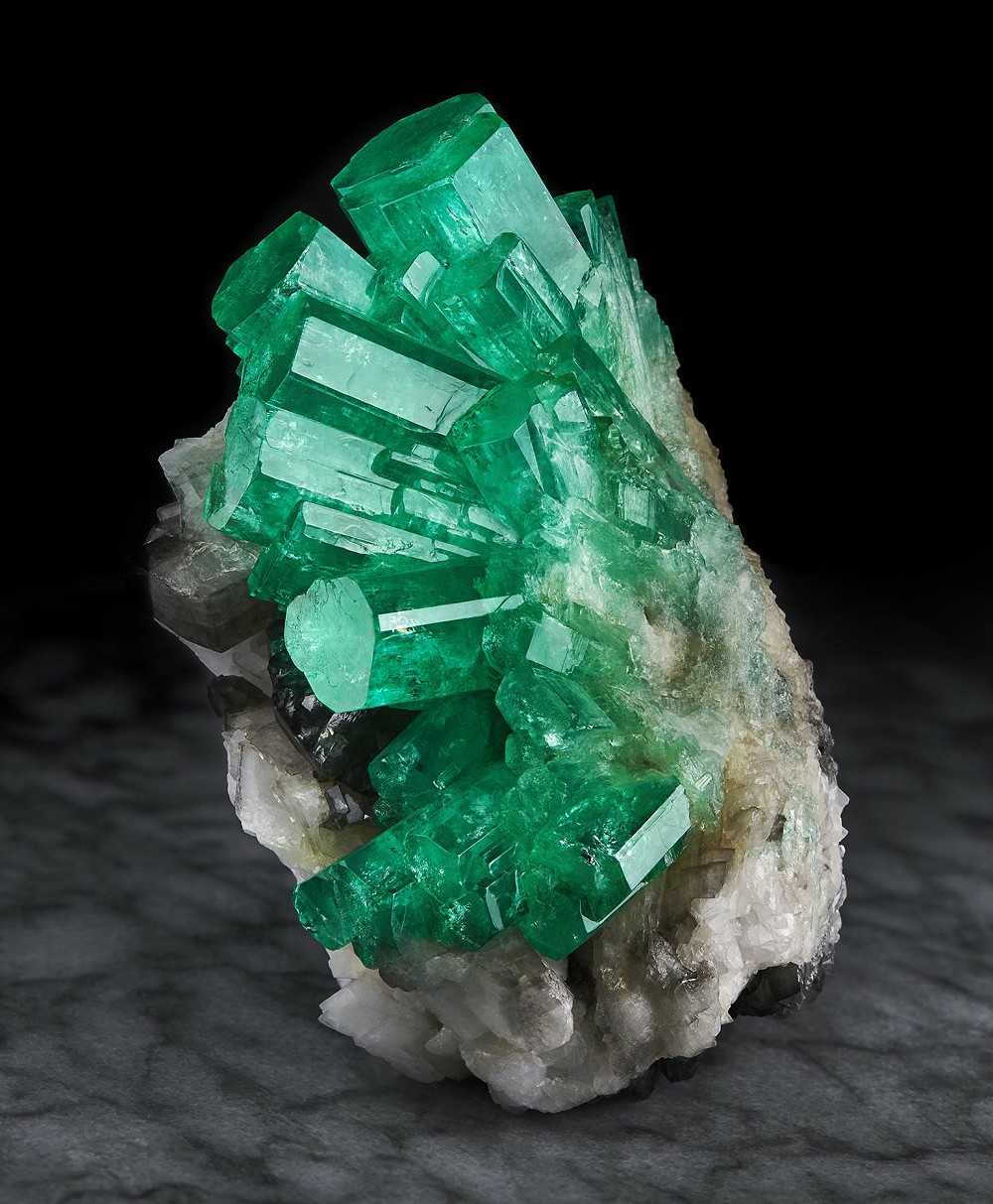 馆将举行一个名为「magnificent emeralds: furas tears」的矿石展