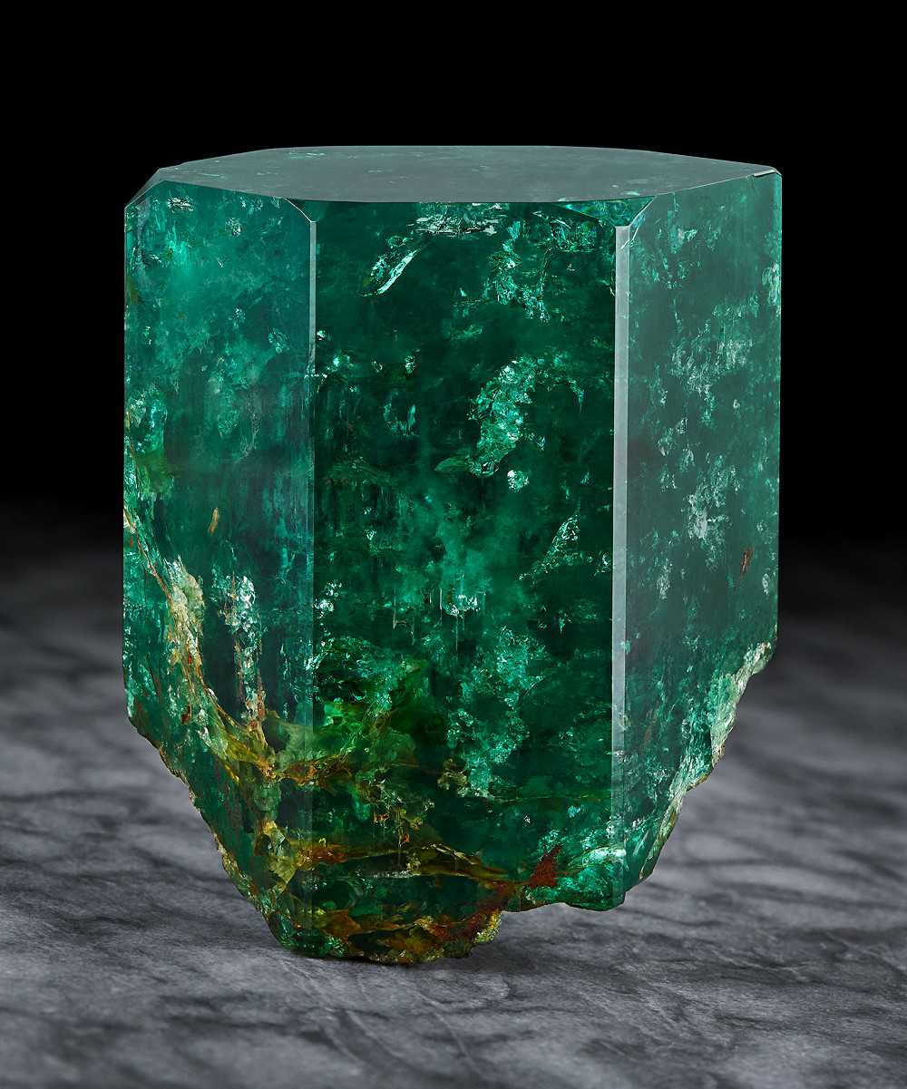 馆将举行一个名为「magnificent emeralds: furas tears」的矿石展