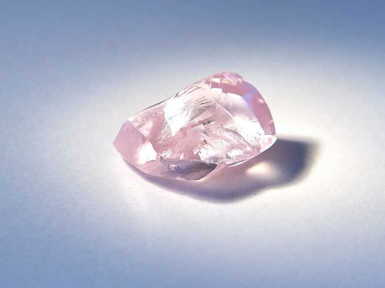 图：「Nijinsky」粉钻原石，重27.85ct