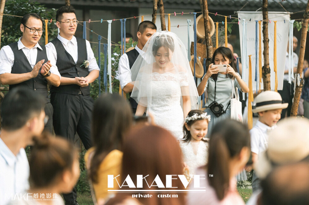 KAKAEVE | #原创设计#
祝?福小草莓
看到你们的爱情
如同甘露般甜蜜
适合：草坪婚礼，教堂婚礼
#杭州KAKAEVE婚纱高级定制#