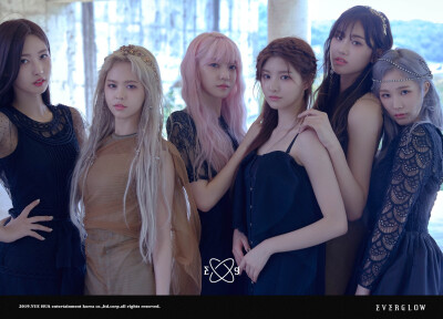 EVERGLOW ★ 朴智媛（E:U）、 金施贤、 韩恩智（MIA）、王怡人、许庾琳（AISHA）、曹世林（ONDA）