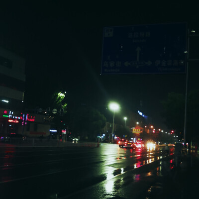 想着怎么和你聊天的雨夜