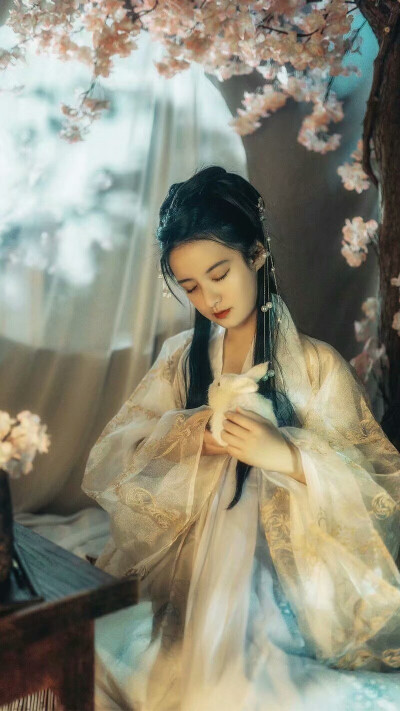 有没有那么一个人，教会你成长，却没有陪你走到最后 ​​​！