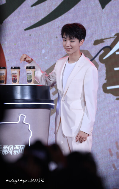 王俊凯×2019.08.19 香飘飘品牌新升级发布会×cr：logo