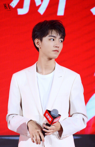 王俊凯×2019.08.19 香飘飘品牌新升级发布会×cr：logo