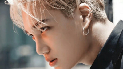 二转标明：朴夏贤
#金钟仁kai素材#拿图收藏