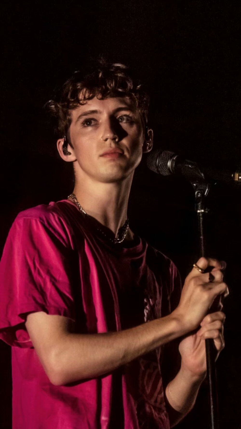 troye
