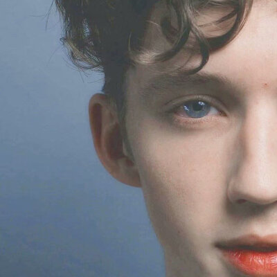 troye
