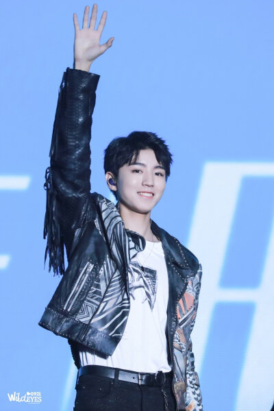 王俊凯×2019.08.23 王俊凯受邀五月天鸟巢演唱会嘉宾×cr：logo