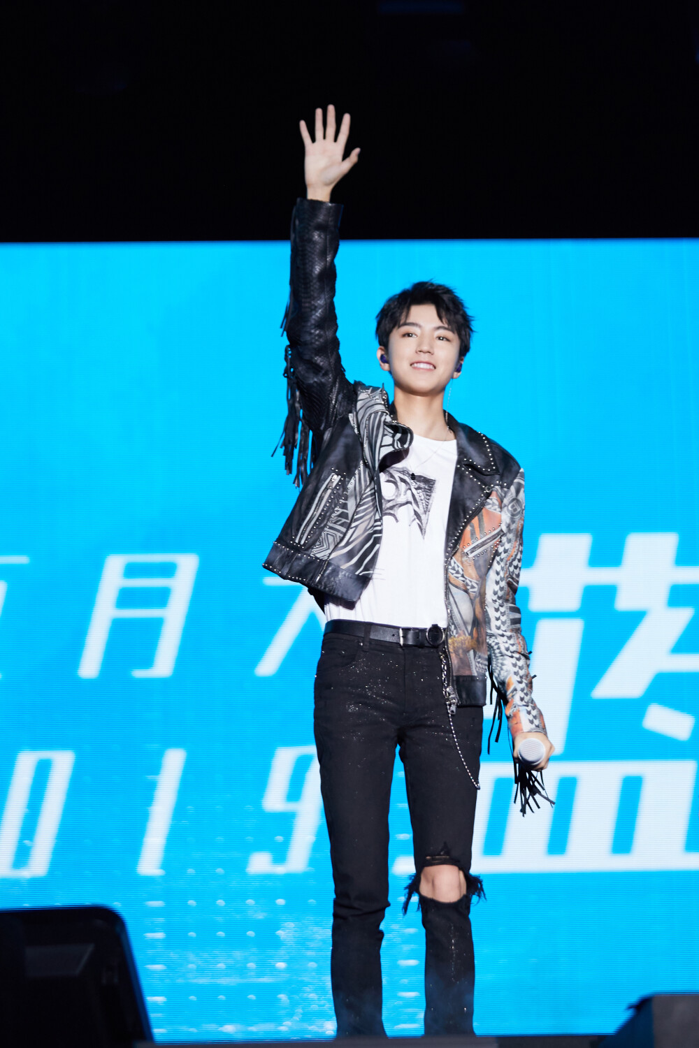 王俊凯×2019.08.23 王俊凯受邀五月天鸟巢演唱会嘉宾×cr：logo