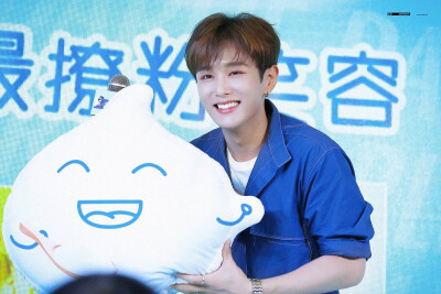 190820 黑人牙膏活动 #李汶翰# cr:logo