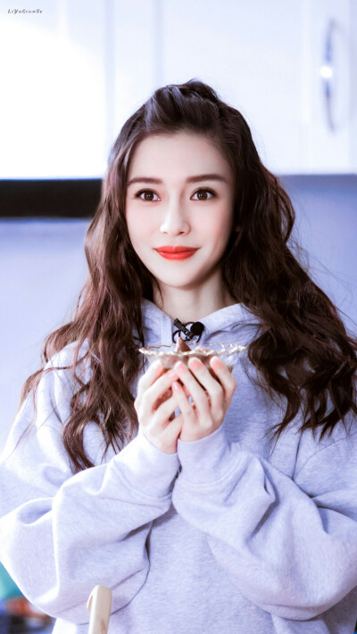 Angelababy
cr.鯉魚淺戈_