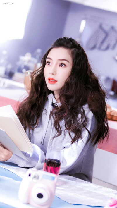 Angelababy
cr.鯉魚淺戈_