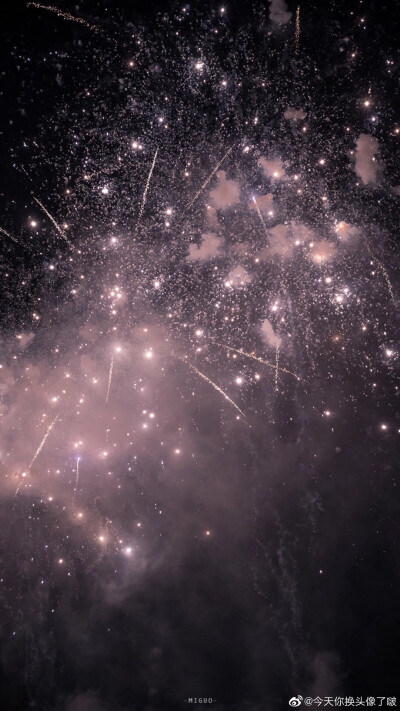 烟花 少女心 夜空 唯美 小清新 浪漫 梦幻 ins 壁纸
WB：今天你换头像了啵