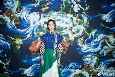 ＃胡冰卿＃ 狂野、大胆、流行，沉浸在属于KENZO的时尚仙境，感谢@KENZO @KENZO-PARFUMS凯卓 邀请～#KENZOFW19##hello时装周# ​