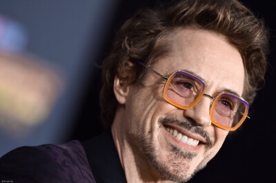 复联三双色眼镜太衬我们妮的美貌了
点原图欣赏绝世睫毛 ​​​RDJ