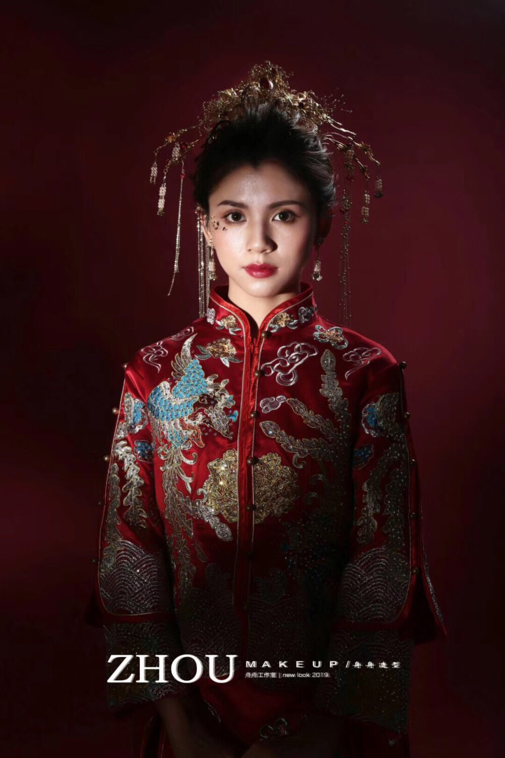 ZHOU STUDIO&ZHOU MAKEUP
2019最新中式造型设计分享[咖啡]
摄影:壹格-申峰
化妆造型:舟舟
中式礼服: 杭州KAKAEVE婚纱高级定制