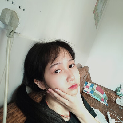 ♡记录今天有妆的一天。
♡下次要在上完眼妆后贴双眼皮贴，
♡滤镜技术再练练，
♡拍照表情要再学习学习，
♡化的技术太差了，出去被说没化！不行！加油，下次再来！
♡最后一张他拍太丑了，看起来真的像妆掉完了，…