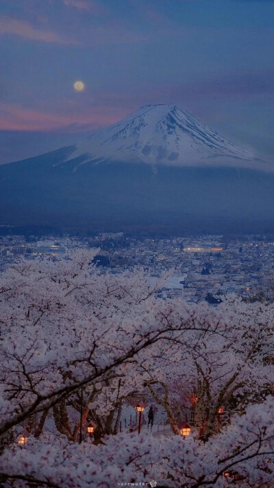 富士山
图源 微博 安妮的壁纸