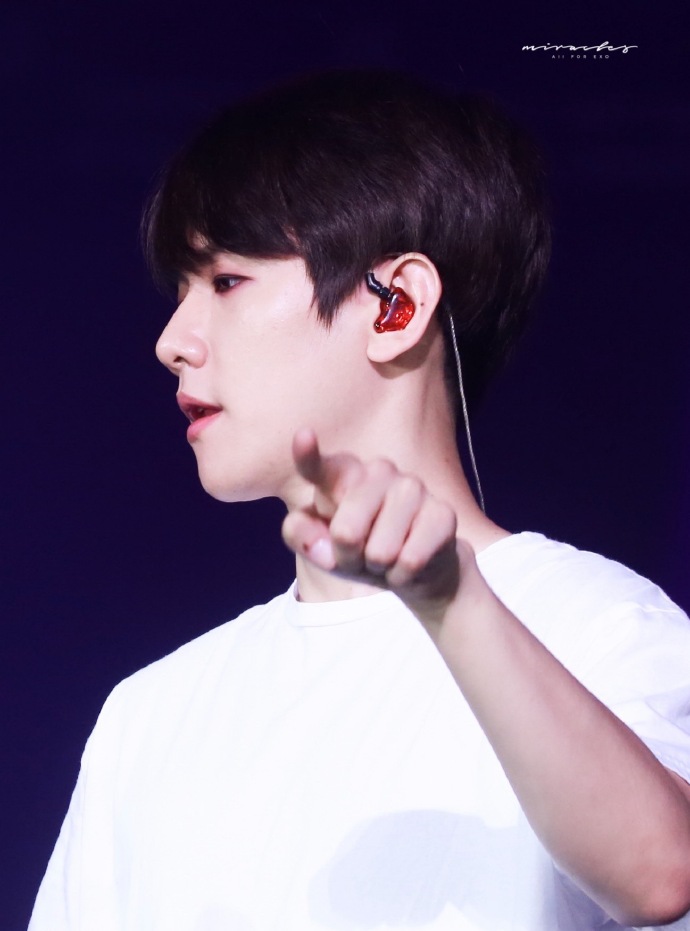 转自：MIRACLES6奇迹小站
边伯贤超话#边伯贤City Lights#
180811 EXO PLANET #4 - The EℓyXiOn in Macao