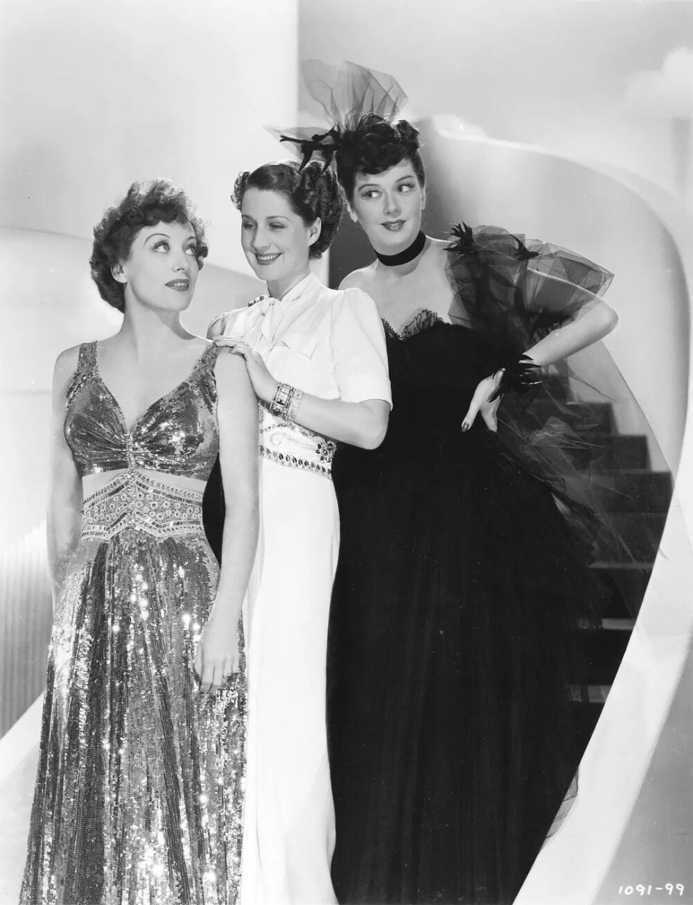 女人们 1939
瑙玛•希拉 Norma Shearer
琼•克劳馥 Joan Crawford
罗莎琳德·拉塞尔 Rosalind Russell