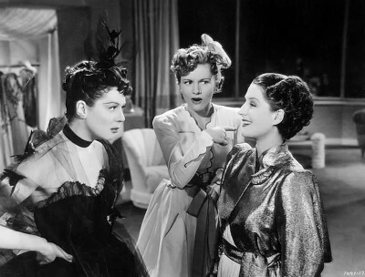 女人们 1939
瑙玛•希拉 Norma Shearer
琼•克劳馥 Joan Crawford
罗莎琳德·拉塞尔 Rosalind Russell