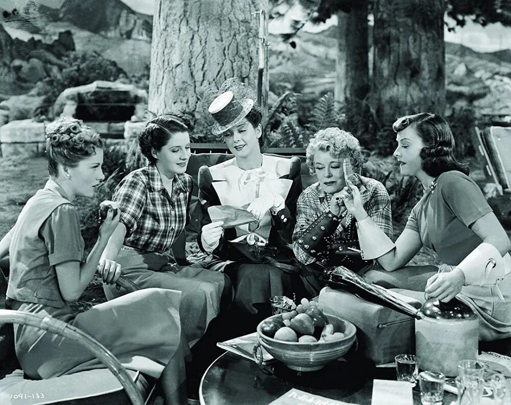 女人们 1939
瑙玛•希拉 Norma Shearer
琼•克劳馥 Joan Crawford
罗莎琳德·拉塞尔 Rosalind Russell