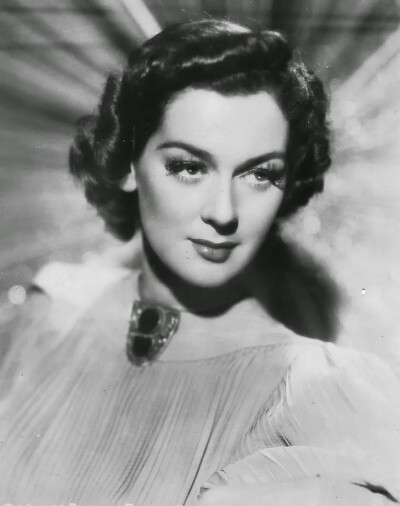 罗莎琳德·拉塞尔
Rosalind Russell