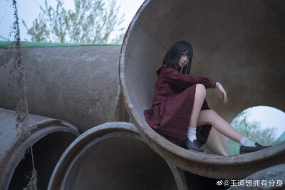 JK制服私影
出镜：王道想拥有分身
摄影/后期：黑皮摄影师
制服：【黑月家】恶鬼般若