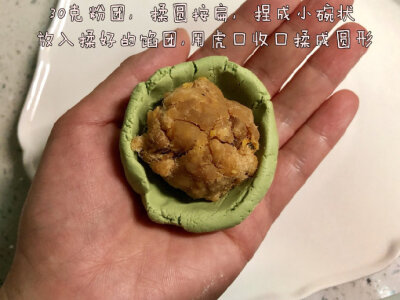 网红青团-咸蛋黄肉松青团 不甜不腻 带有清淡却悠长的青草香气~ ​​​​