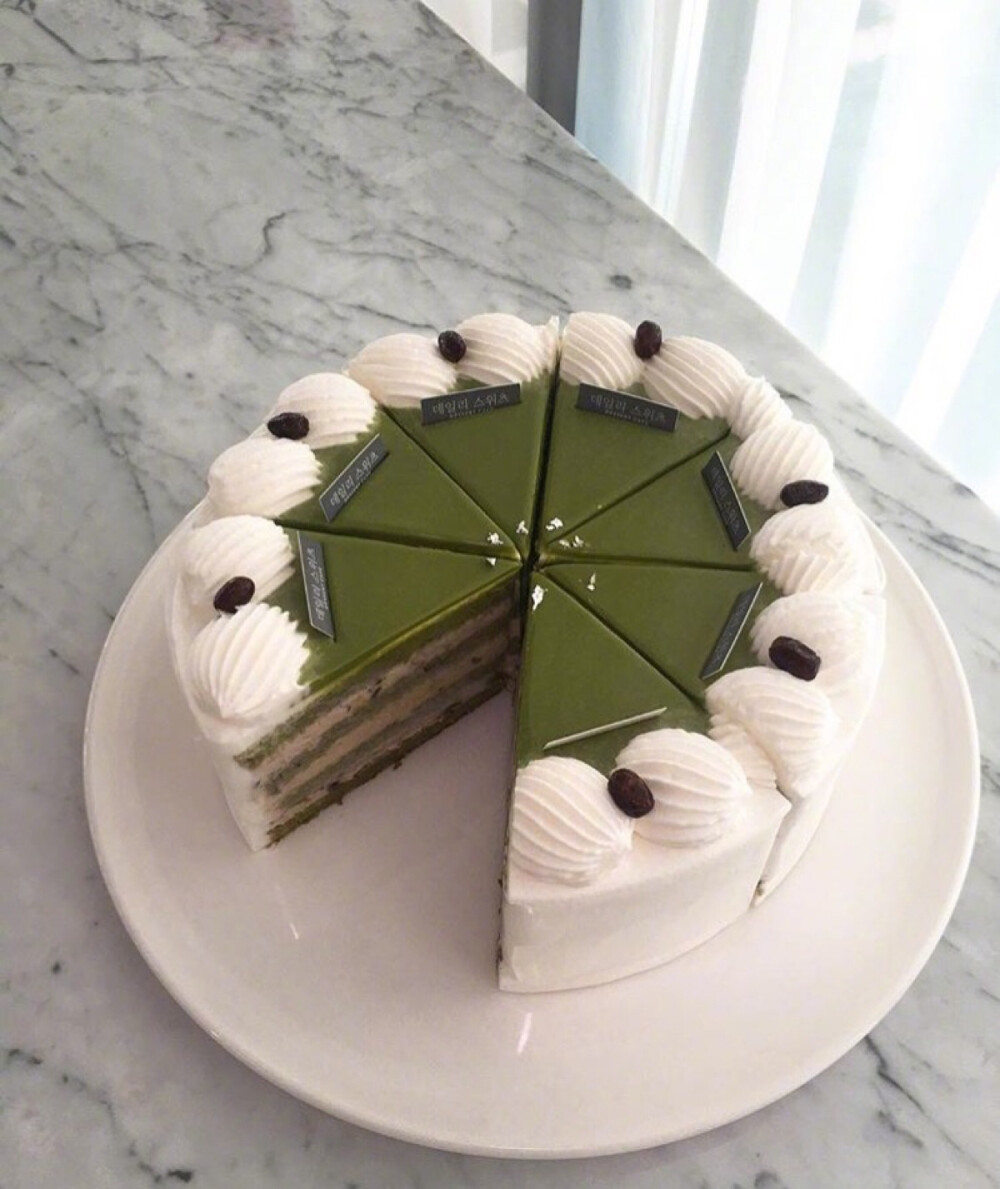 “玻璃鱼缸。”