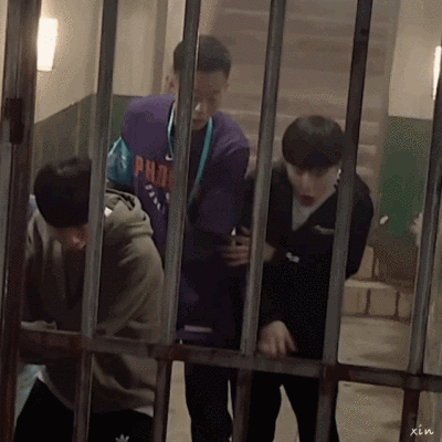 别怕我是会保护你的，
相信我！