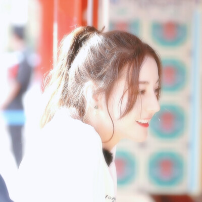 迪丽热巴
自调滤镜，图源网络侵删
by.最闲的婆婆【二传注明.】