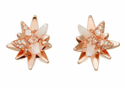 Les Galaxies de Cartier 玫瑰金耳钉，by Cartier
镶嵌圆形切割钻石和月光石。