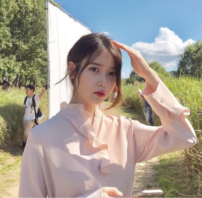 IU