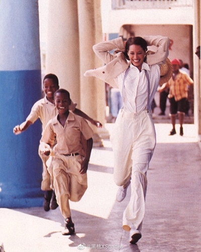 Christy Turlington "All about ease" Vogue US February 1994 #2
Photographed: Arthur Elgort
Fashion Editor: Grace Coddington
Hair: Christiaan
Makeup: Sonia Kashuk ​​​