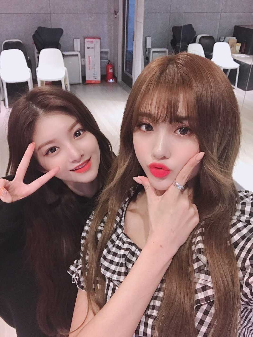 EVERGLOW ★ 王怡人、许庾琳（AISHA）