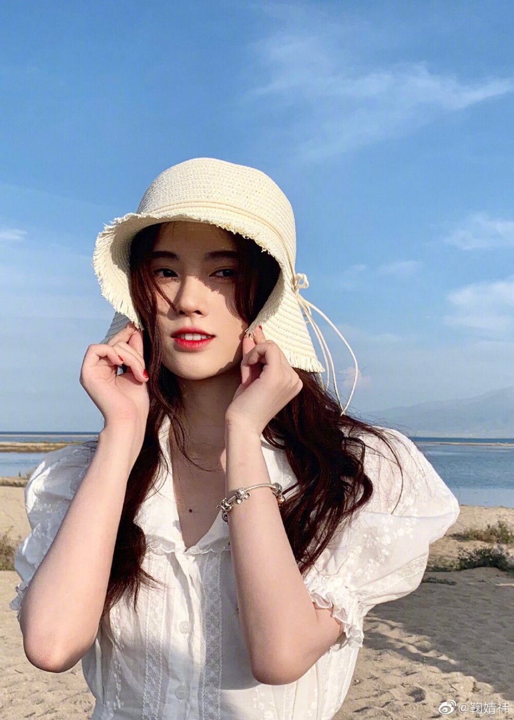 #鞠婧祎微博更新 崽崽真可爱嘿嘿嘿