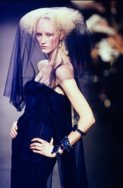 #VR-REVIEW#
Jade Parfitt at Jean Paul Gaultier Haute Couture S/S 1998 ​​​