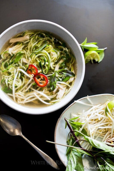 Food｜非常适合夏天的越南粉，特别喜欢柠檬汁和爽口蔬菜以及一点点香料味交织在一起的味觉体验。 ​​​