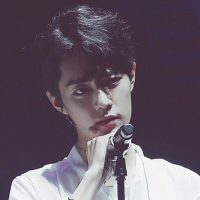 肖战炒鸡好看，努力！
加油，战战乀(ˉεˉ乀)