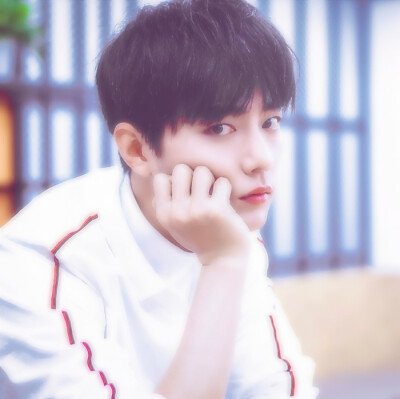 肖战炒鸡好看，努力！
加油，战战乀(ˉεˉ乀)