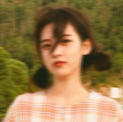 每天都在崩溃的边缘里寻找你。