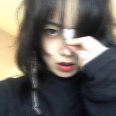 每天都在崩溃的边缘里寻找你。
