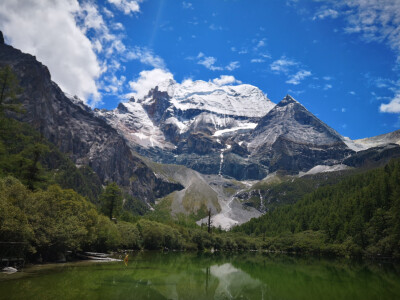 稻城亚丁雪山